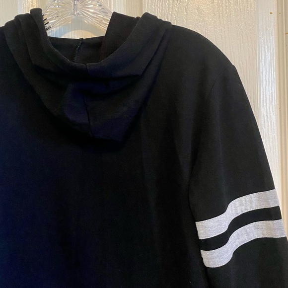 Women’s black and gray color block zip-front hoodie, sz SM, CUTE!🖤🐼 - Picture 6 of 7